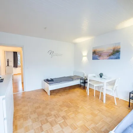 Апартаменты Monteurwohnung-fuer-6-personen-mit-wlan-kueche-tv-ahrensburg-naehe-hamburg-agge3501 Аренсбург