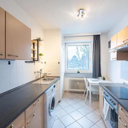 Апартаменты Monteurwohnung-fuer-6-personen-mit-wlan-kueche-tv-ahrensburg-naehe-hamburg-agge3501 *
