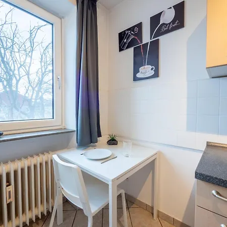 Monteurwohnung-fuer-6-personen-mit-wlan-kueche-tv-ahrensburg-naehe-hamburg-agge3501 Апартаменты Аренсбург